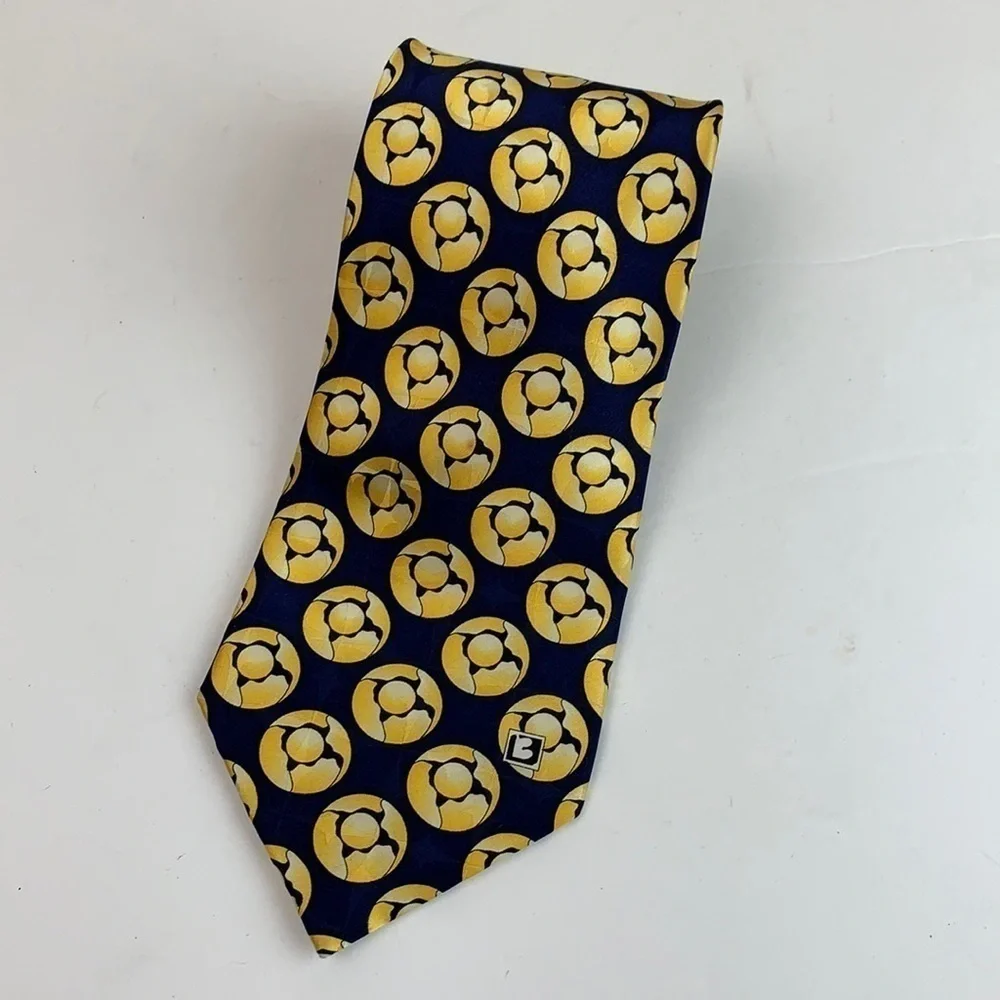 Hugo Boss silk tie navy blue, yellow preppy sporty print tie 4” x 58” EUC.